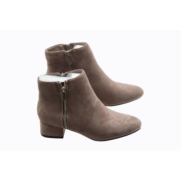 Women BootILLUDE Chaya Low Heel Zip Up Ankle Boot Round Toe Bootie Size 8 Light - Picture 5 of 7